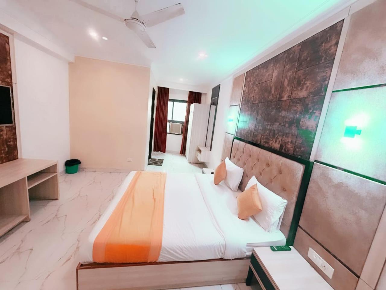 Hotel The Almora By Rs Global Near By Delhi International Airport With - Free Airport Drop Neu-Delhi Exterior foto