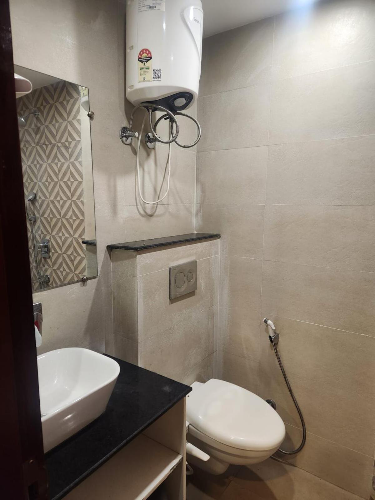 Hotel The Almora By Rs Global Near By Delhi International Airport With - Free Airport Drop Neu-Delhi Exterior foto