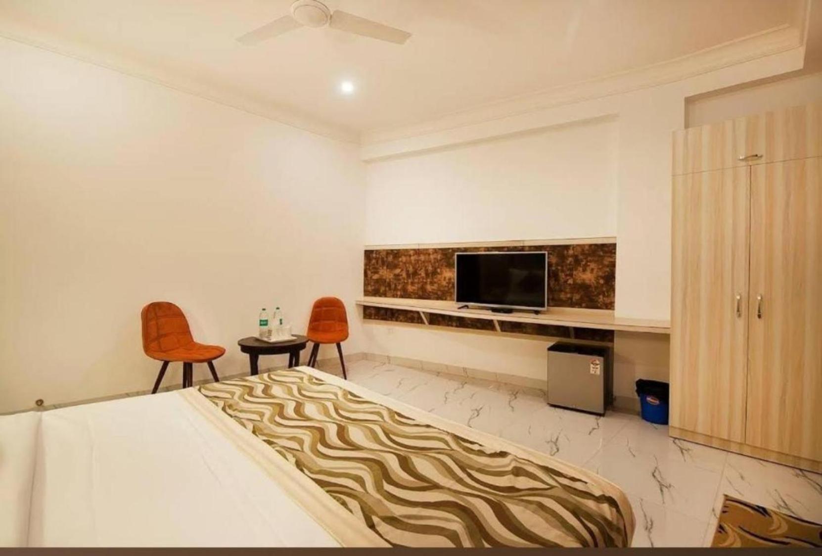 Hotel The Almora By Rs Global Near By Delhi International Airport With - Free Airport Drop Neu-Delhi Exterior foto