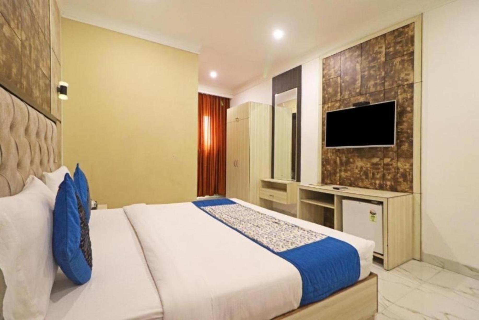 Hotel The Almora By Rs Global Near By Delhi International Airport With - Free Airport Drop Neu-Delhi Exterior foto