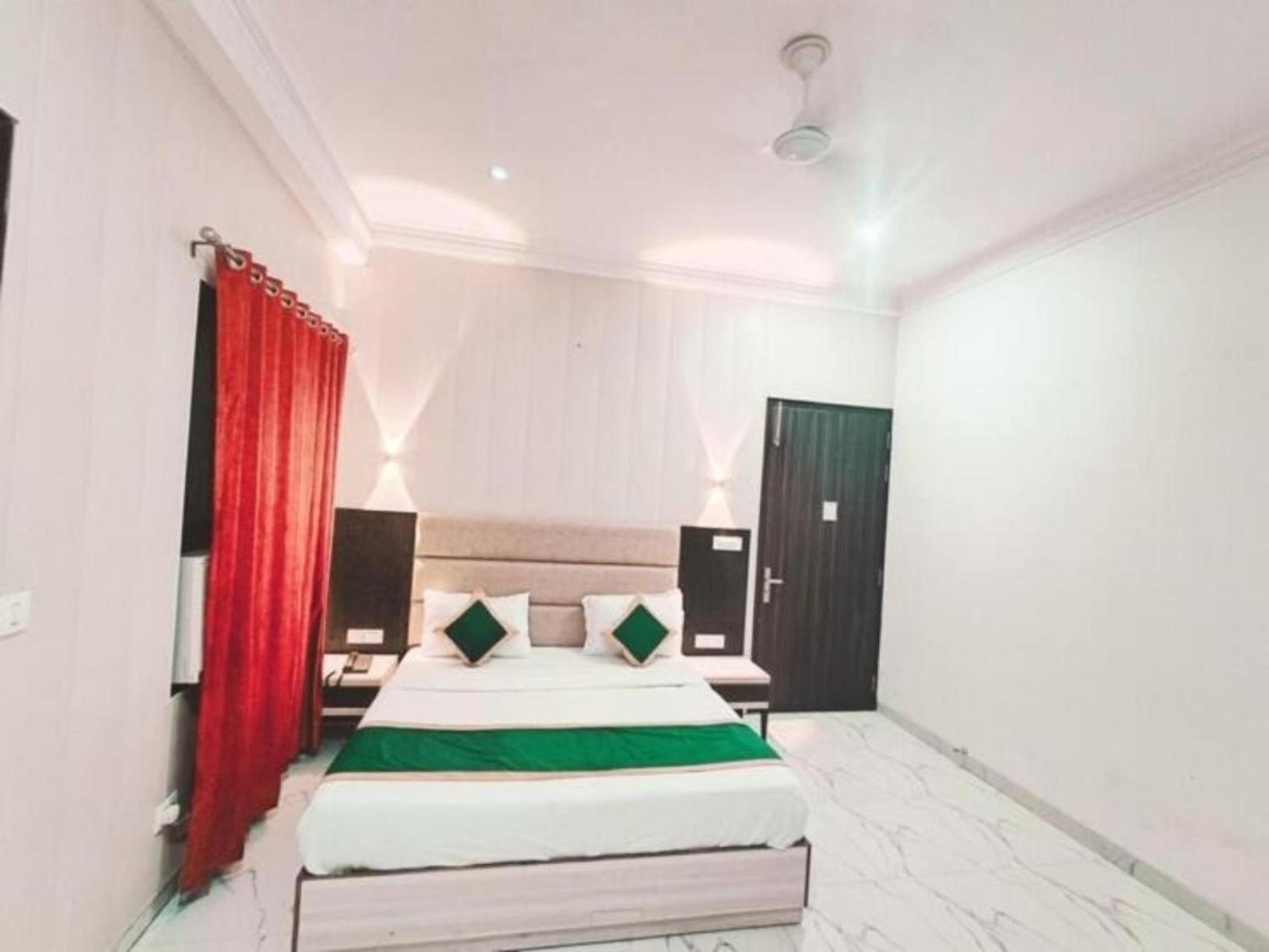 Hotel The Almora By Rs Global Near By Delhi International Airport With - Free Airport Drop Neu-Delhi Exterior foto