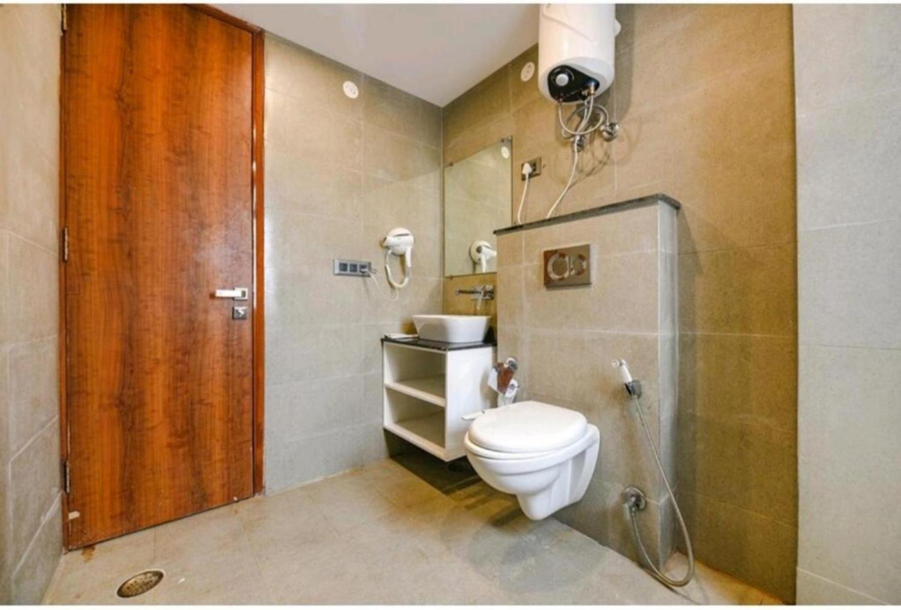 Hotel The Almora By Rs Global Near By Delhi International Airport With - Free Airport Drop Neu-Delhi Exterior foto